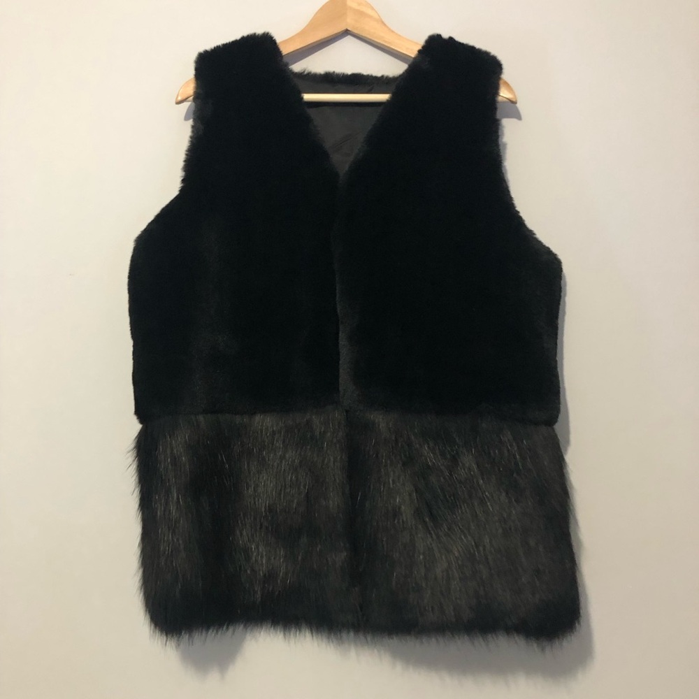J. McLaughlin Black Faux Fur Vest Women’s Size Large Cozy Winter Outerwear